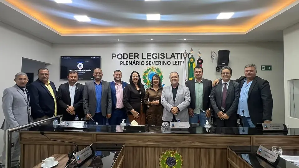 Câmara de Sumé aprova projetos e recebe secretária de Saúde em sessão