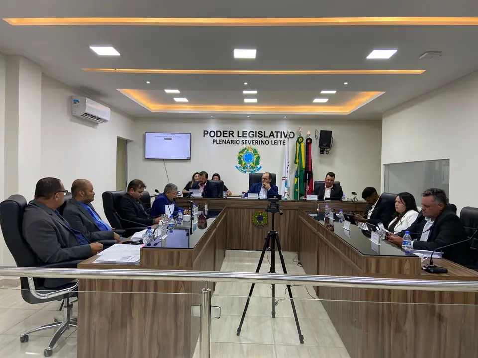 Câmara de Sumé realiza 14ª sessão ordinária de 2025 com foco em saúde, infraestrutura e reconhecimento de servidores