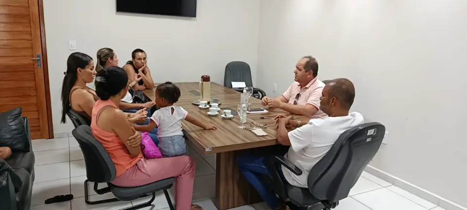 Vereadores Jeffeson Menezes e Dida Alves se reúnem com grupo de mães de crianças com TEA em Sumé