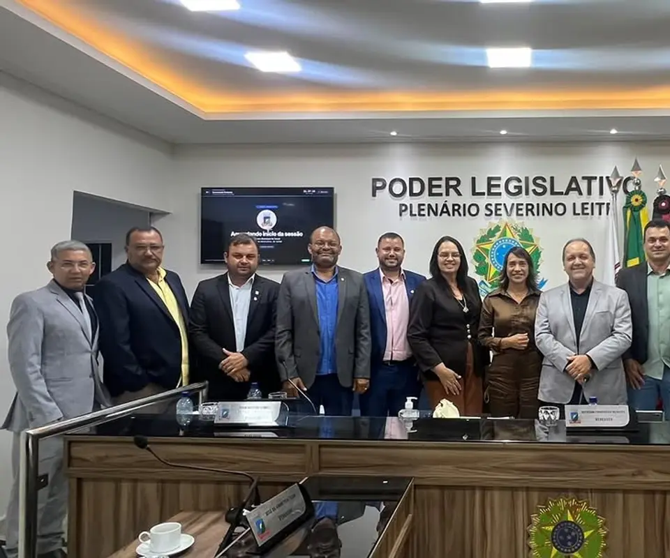 Câmara de Sumé aprova projetos e recebe secretária de Saúde em sessão