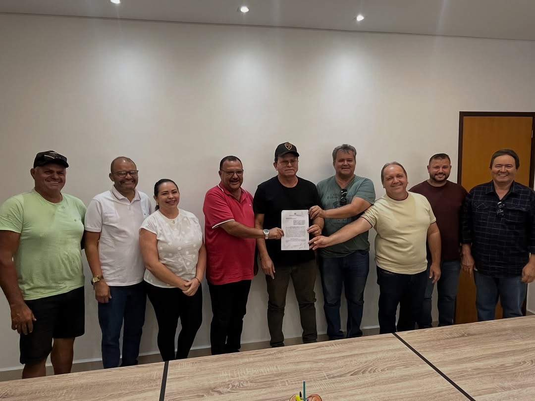 Vereadores da Câmara Municipal de Sumé acompanharam, nesta quarta-feira (22), a assinat...