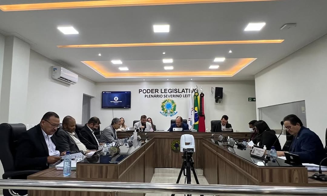 A Câmara Municipal de Sumé realizou, na noite desta terça-feira (11), mais uma sessão o...