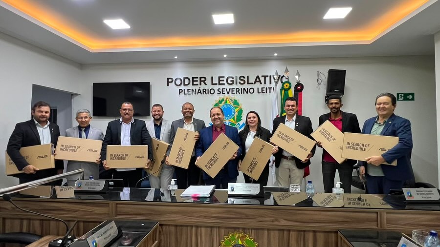 O presidente da Câmara Municipal de Sumé, vereador @jeffeson_menezes, realizou a entreg...